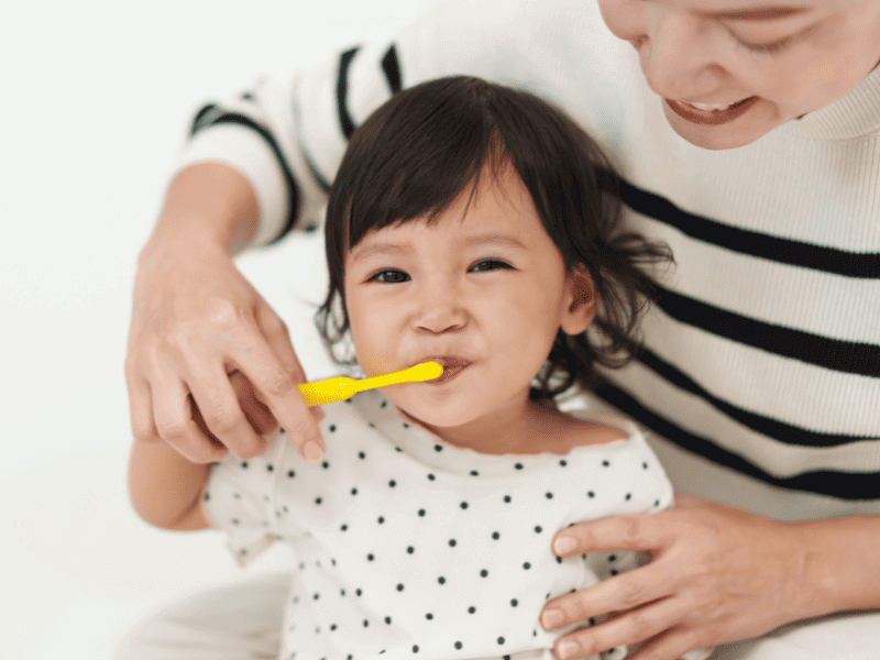 alimentation-biberon-sucettes-éviter-caries-enfant-bébé